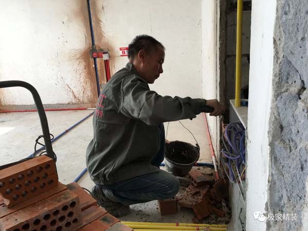 极家工地工人作业中2